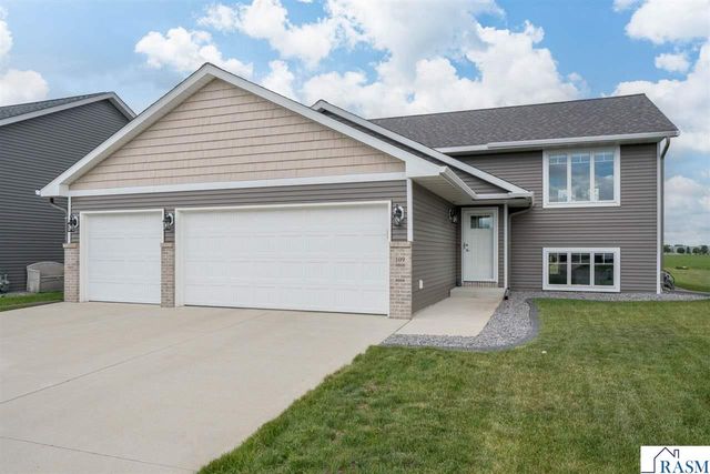 109 cypress Court, Mankato, MN 56001