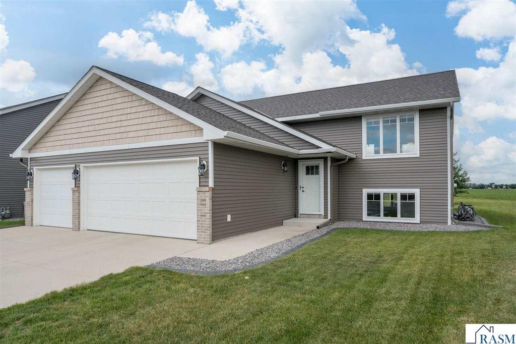 109 cypress Court, Mankato, MN 56001