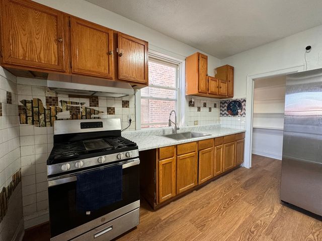6113 S Sacramento Avenue, Chicago, IL 60629