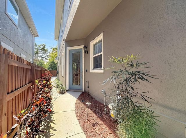 112 S BUNGALOW PARK AVENUE 1, Tampa, FL 33609