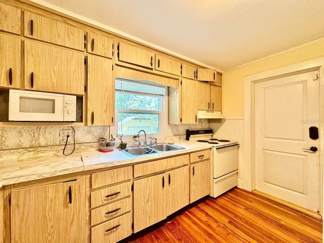 1215 E MOHAWK AVENUE, Tampa, FL 33604
