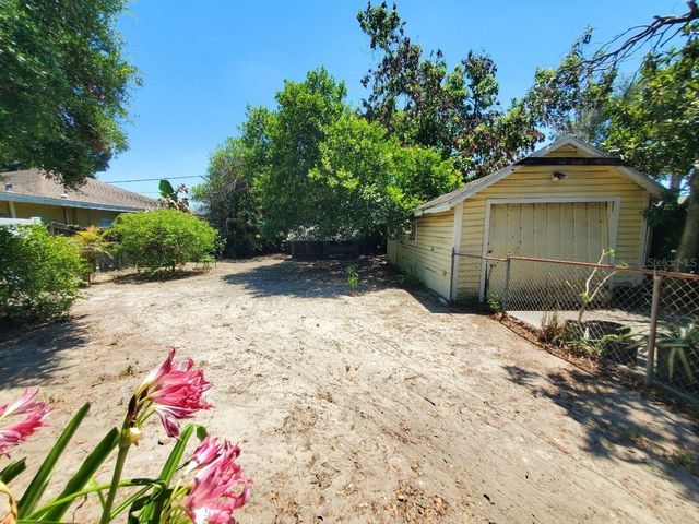1215 E MOHAWK AVENUE, Tampa, FL 33604