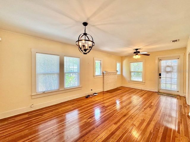 1215 E MOHAWK AVENUE, Tampa, FL 33604