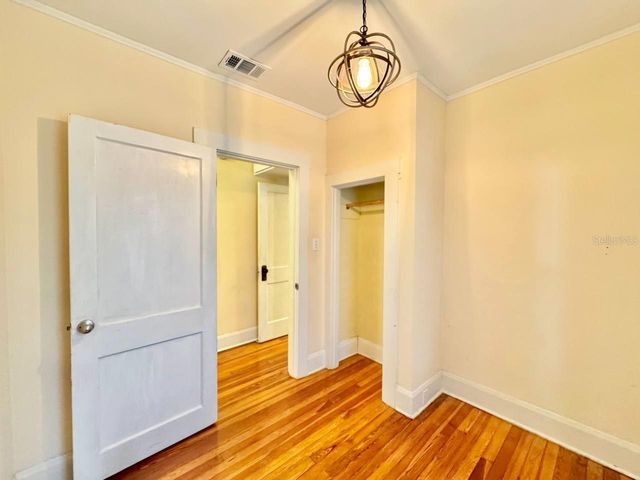 1215 E MOHAWK AVENUE, Tampa, FL 33604
