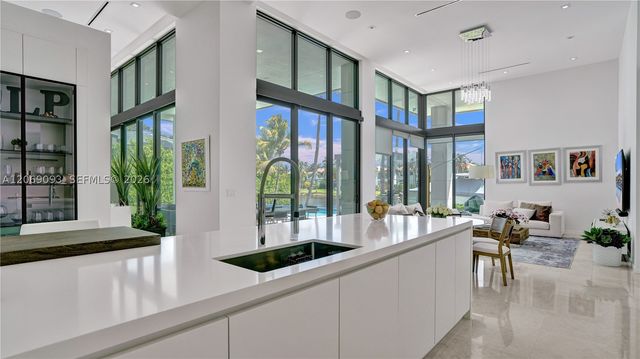 1651 Diplomat Pkwy, Hallandale Beach, FL 33009