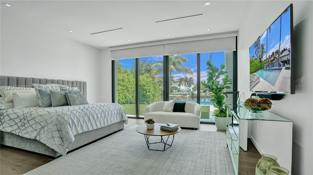 1651 Diplomat Pkwy, Hallandale Beach, FL 33009