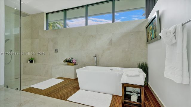 1651 Diplomat Pkwy, Hallandale Beach, FL 33009