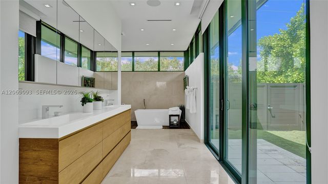 1651 Diplomat Pkwy, Hallandale Beach, FL 33009