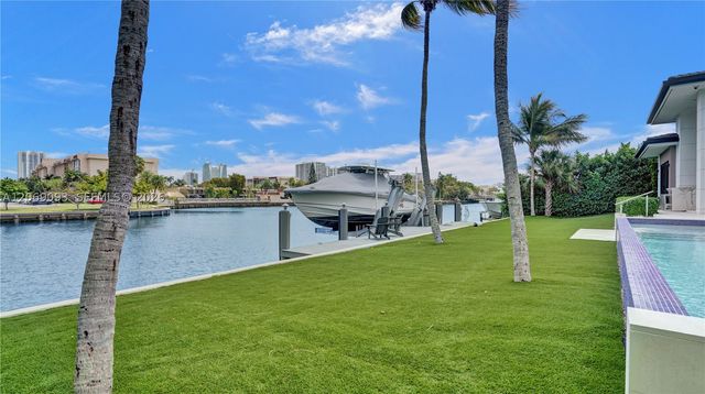 1651 Diplomat Pkwy, Hallandale Beach, FL 33009