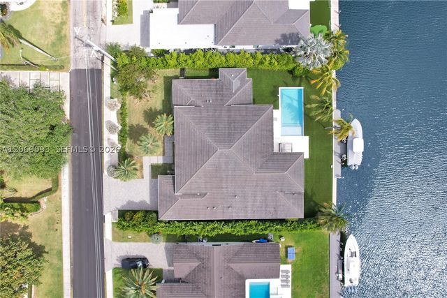 1651 Diplomat Pkwy, Hallandale Beach, FL 33009