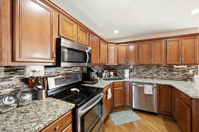 3512 Woodmont Park Ln, Louisville, KY 40245