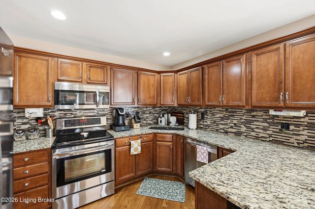 3512 Woodmont Park Ln, Louisville, KY 40245