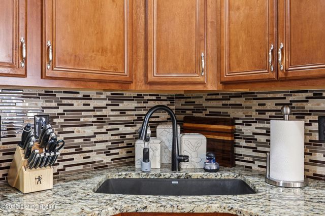 3512 Woodmont Park Ln, Louisville, KY 40245