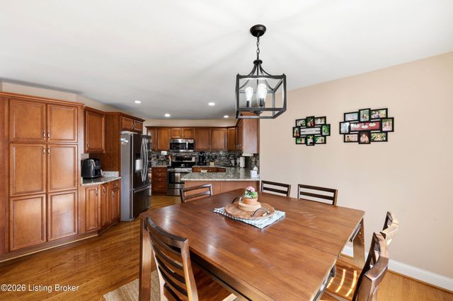 3512 Woodmont Park Ln, Louisville, KY 40245