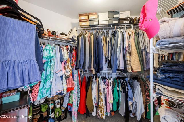 3512 Woodmont Park Ln, Louisville, KY 40245