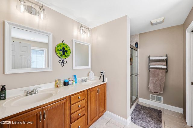 3512 Woodmont Park Ln, Louisville, KY 40245