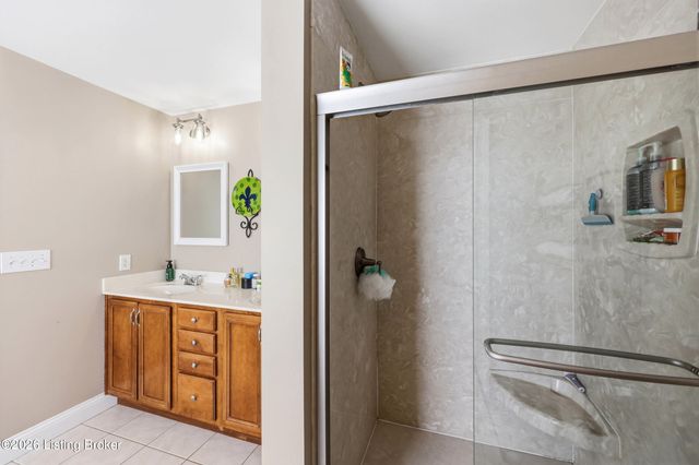 3512 Woodmont Park Ln, Louisville, KY 40245