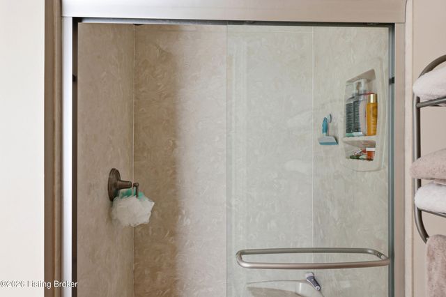 3512 Woodmont Park Ln, Louisville, KY 40245