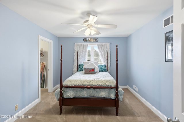 3512 Woodmont Park Ln, Louisville, KY 40245