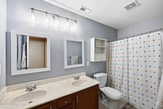 3512 Woodmont Park Ln, Louisville, KY 40245