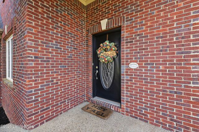 3512 Woodmont Park Ln, Louisville, KY 40245