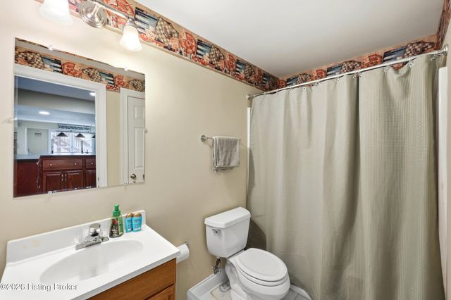 3512 Woodmont Park Ln, Louisville, KY 40245