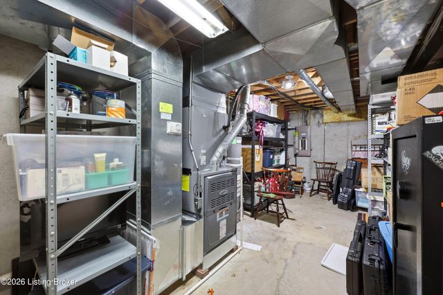 3512 Woodmont Park Ln, Louisville, KY 40245