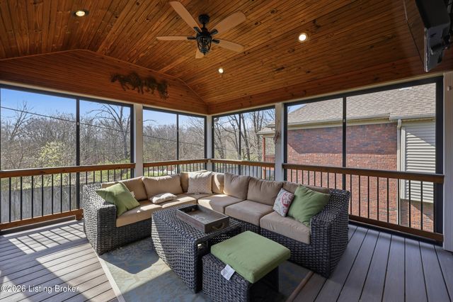 3512 Woodmont Park Ln, Louisville, KY 40245