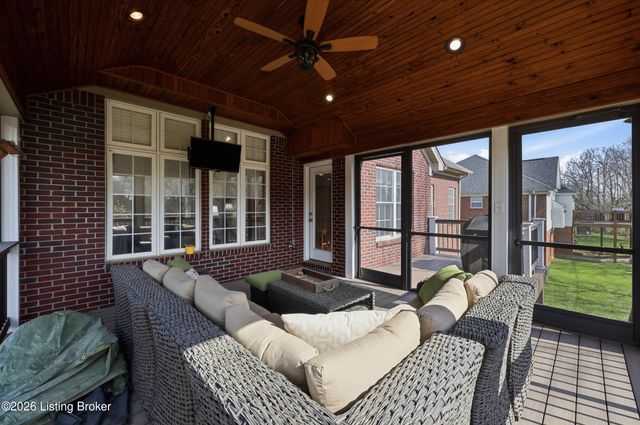 3512 Woodmont Park Ln, Louisville, KY 40245