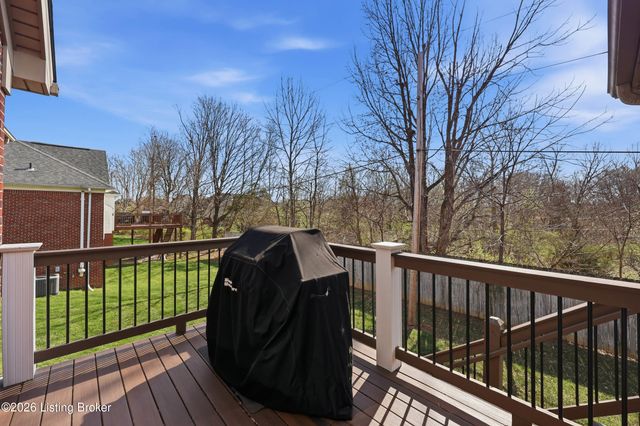 3512 Woodmont Park Ln, Louisville, KY 40245