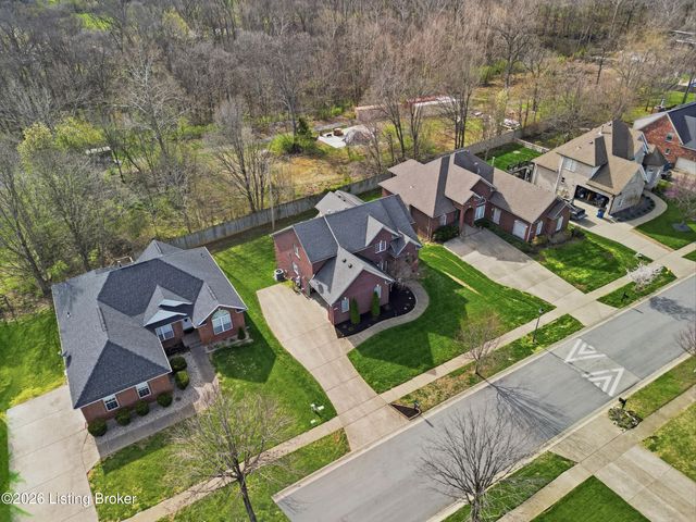 3512 Woodmont Park Ln, Louisville, KY 40245