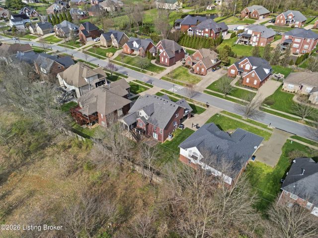 3512 Woodmont Park Ln, Louisville, KY 40245