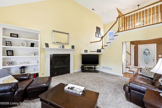 3512 Woodmont Park Ln, Louisville, KY 40245