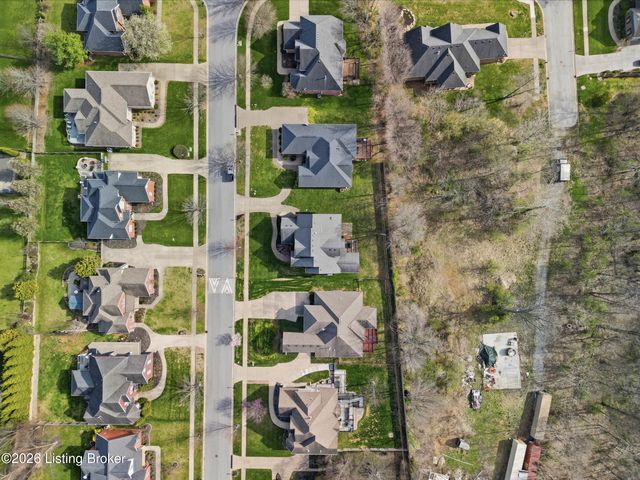 3512 Woodmont Park Ln, Louisville, KY 40245