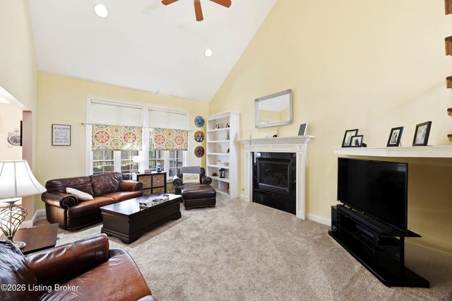 3512 Woodmont Park Ln, Louisville, KY 40245