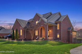 3512 Woodmont Park Ln, Louisville, KY 40245