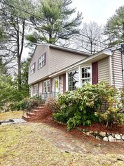 11 Tyng Road 2, Tyngsborough, MA 01879