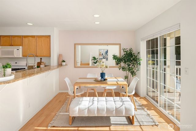 18544 NE 57th Street, Redmond, WA 98052