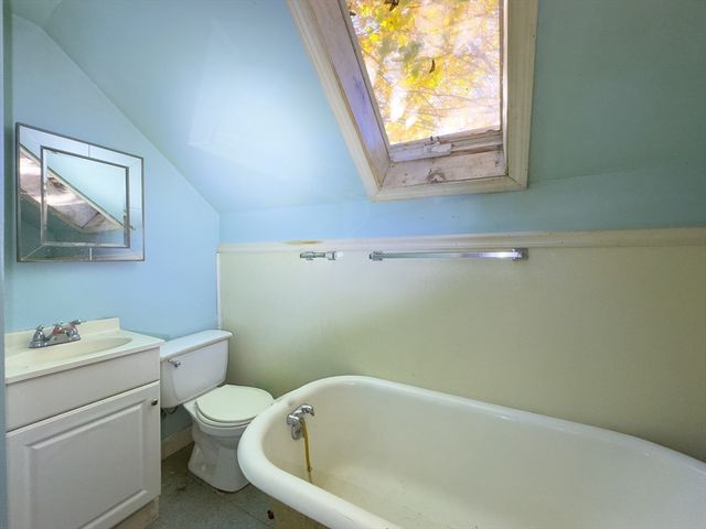 16 Ash St, Fairhaven, MA 02719