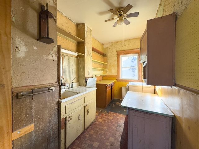 16 Ash St, Fairhaven, MA 02719