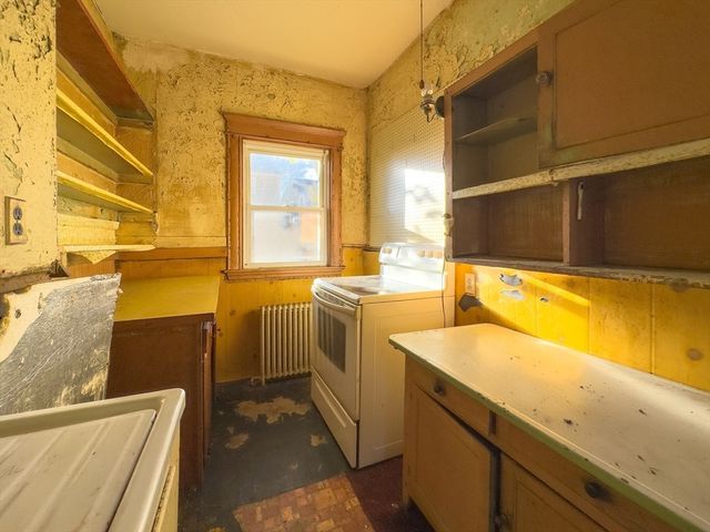 16 Ash St, Fairhaven, MA 02719