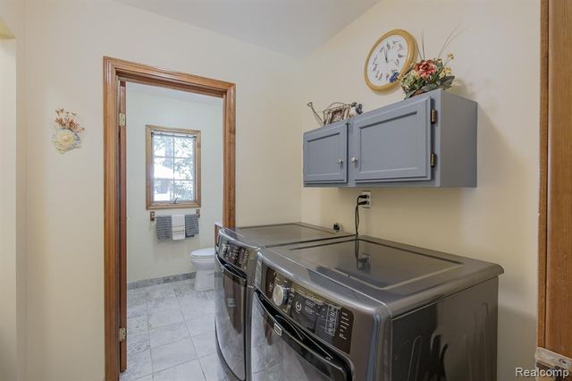 2411 Farmbrook Trail, Oxford, MI 48370