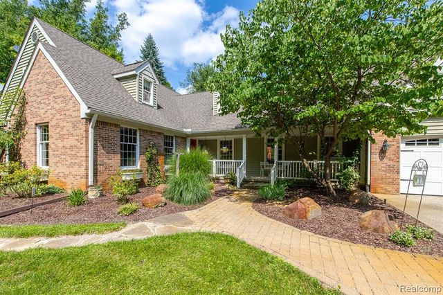 2411 Farmbrook Trail, Oxford, MI 48370