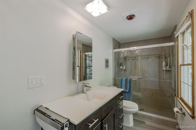 2411 Farmbrook Trail, Oxford, MI 48370