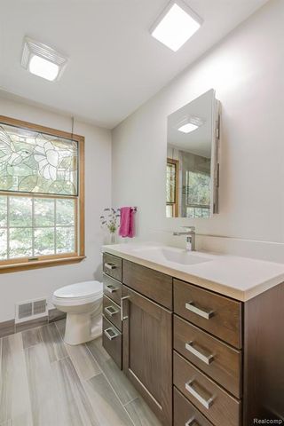 2411 Farmbrook Trail, Oxford, MI 48370
