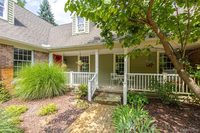 2411 Farmbrook Trail, Oxford, MI 48370