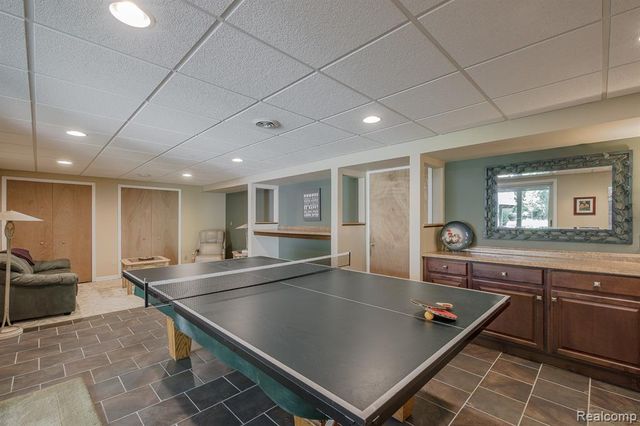 2411 Farmbrook Trail, Oxford, MI 48370