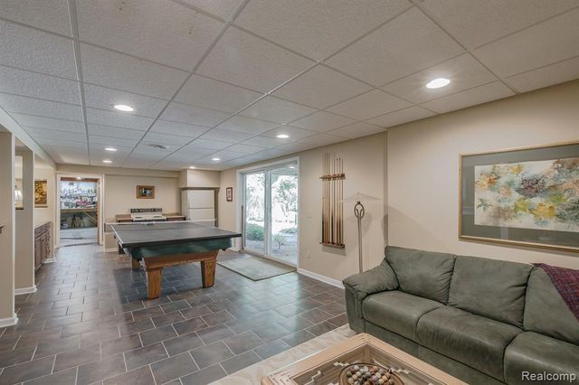 2411 Farmbrook Trail, Oxford, MI 48370