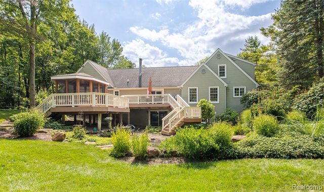 2411 Farmbrook Trail, Oxford, MI 48370
