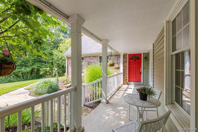 2411 Farmbrook Trail, Oxford, MI 48370